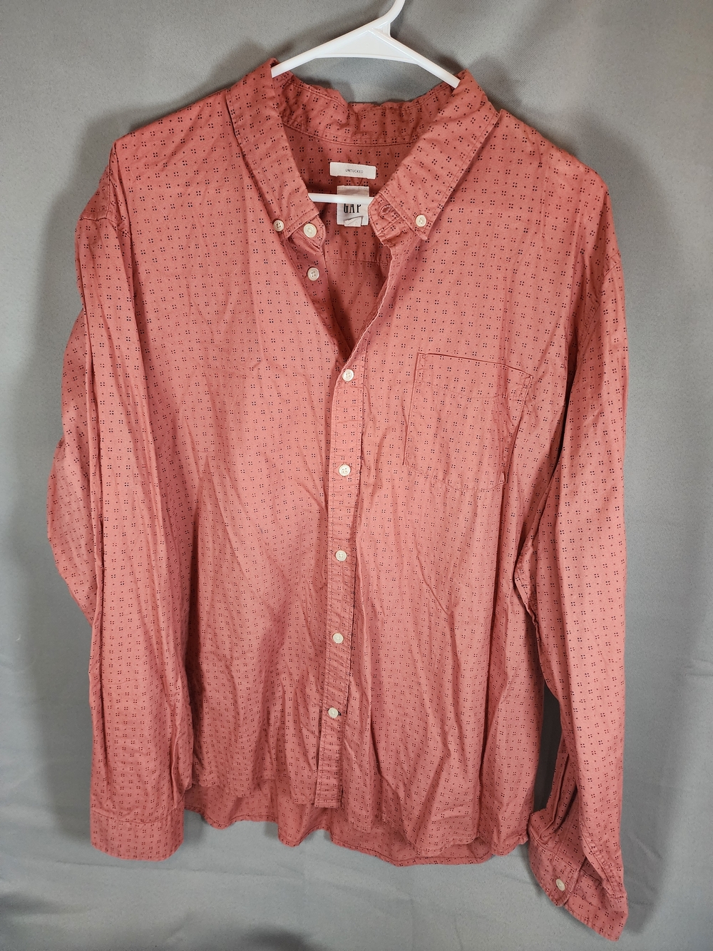 GAP Men's Button-Down Shirt in Dusty Rose with Micro Print